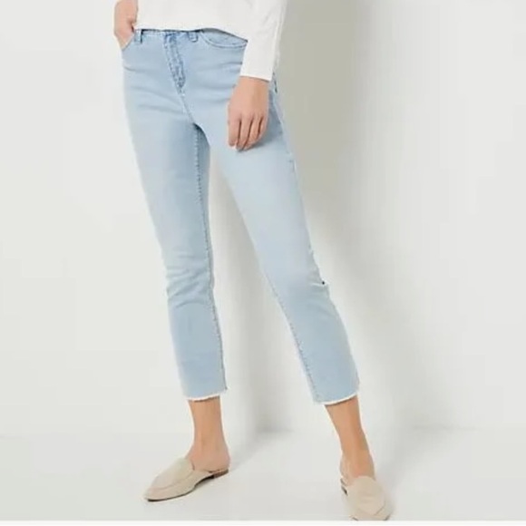 Laurie Felt Denim - NWT Laurie Felt Daisy Denim Crop Easy Skinny in Light Wash Size 2